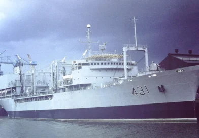 Irański przywódca Chamenei twierdzi, że amerykańskie okręty wojenne mogą zostać „zatopione” w związku ze wznowieniem rozmów nuklearnych w Genewie