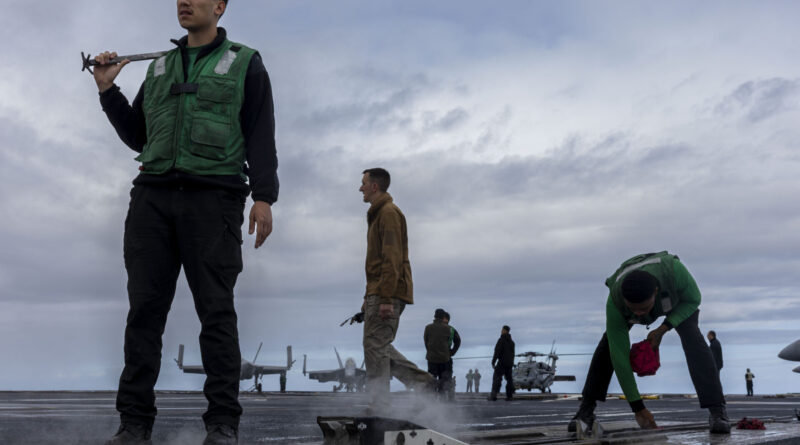 PRZYNĘTA ! ! ! USS Abraham Lincoln w zasięgu irańskich pocisków; BRAK ESKORTY NISZCZYCIELI