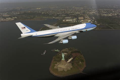 Były Sekretarz Sił Powietrznych USA pozbawiony dostępu do tajnych danych